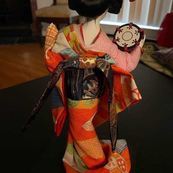 Vintage Geisha Girl in traditional Clothing - Picture 5 of 7
